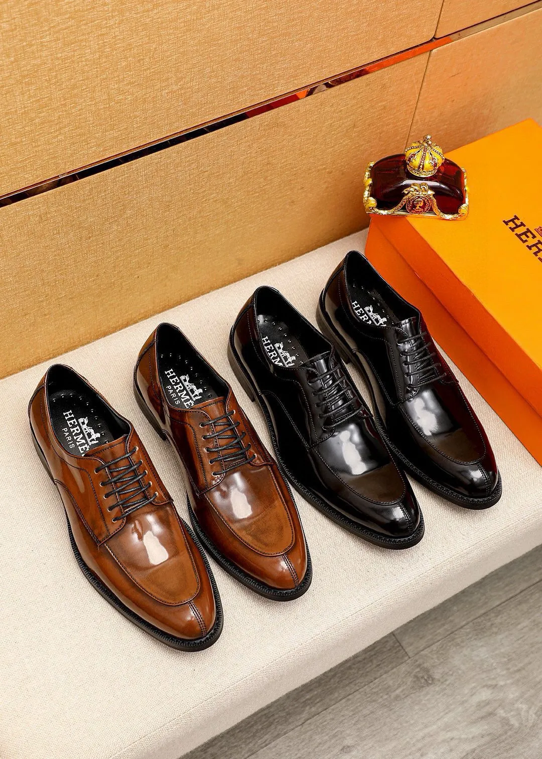 Men's shoes 💰460 💐 Product trademark: HERMES "Hermès" business leather shoes Regular size: 38-44 (45🉑️customized) Product materials: Selected imported first-layer open-edge beaded calfskin upper, imported water-dyed 🐂 cowhide lining. Strong three-dimensional visual effect, non-slip and wear-resistant combination outsole Color: 2⃣️colors available